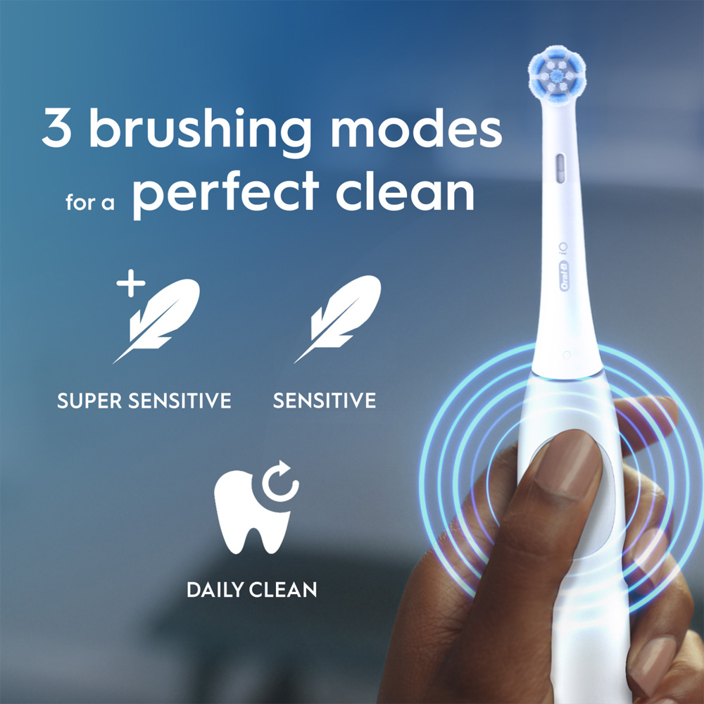 Oral-B iO2 Series Simple White Rechargeable Electric Toothbrush with Travel Case Image 8