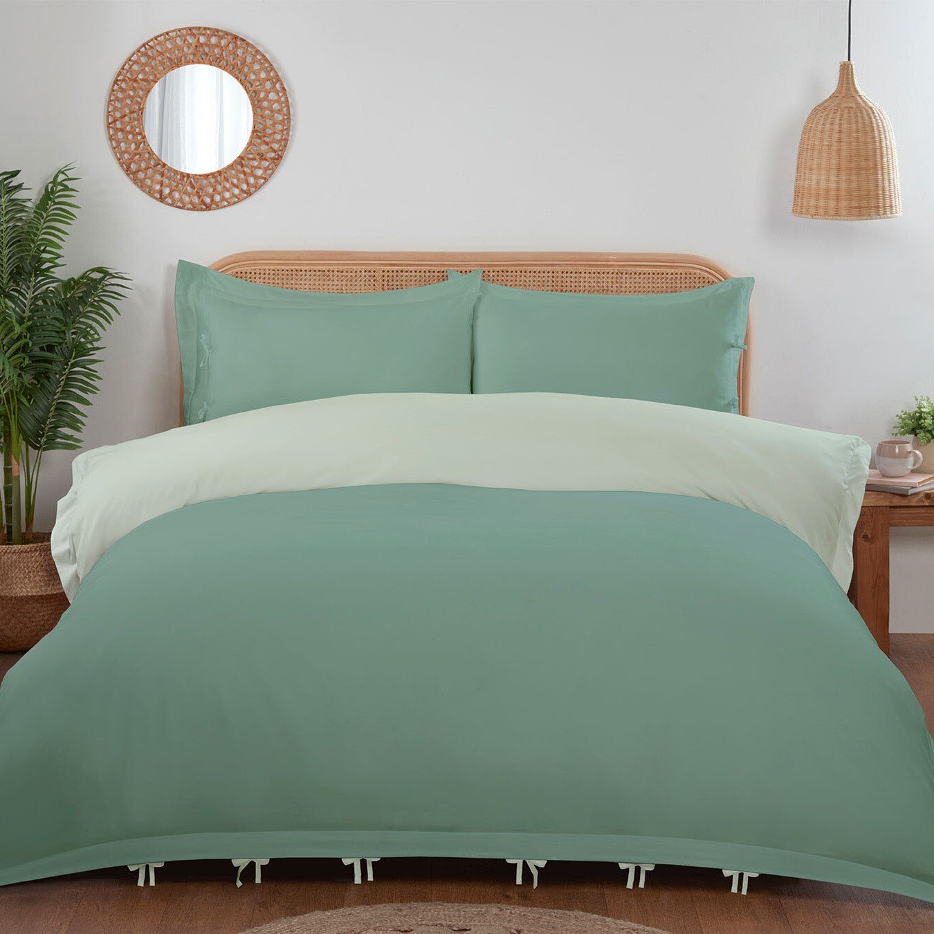 Reversible Moda Duvet Set - Green / King Image 1