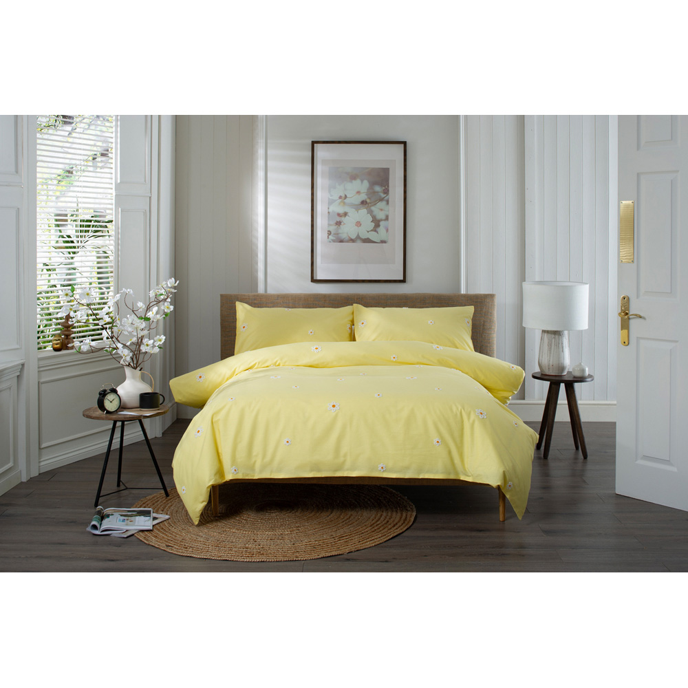 The Lyndon Company Tufted Daisy King Size Yellow Duvet Set Image 3