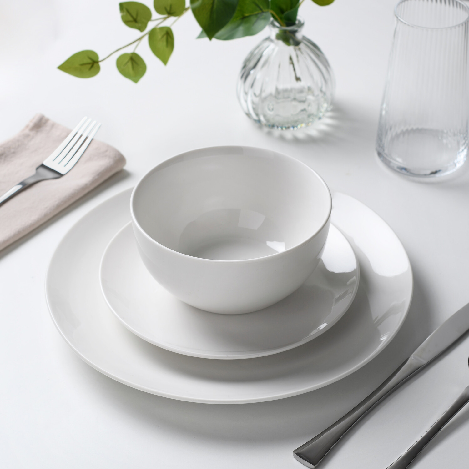 Regency White Porcelain Dinner Set of 12 Image 2