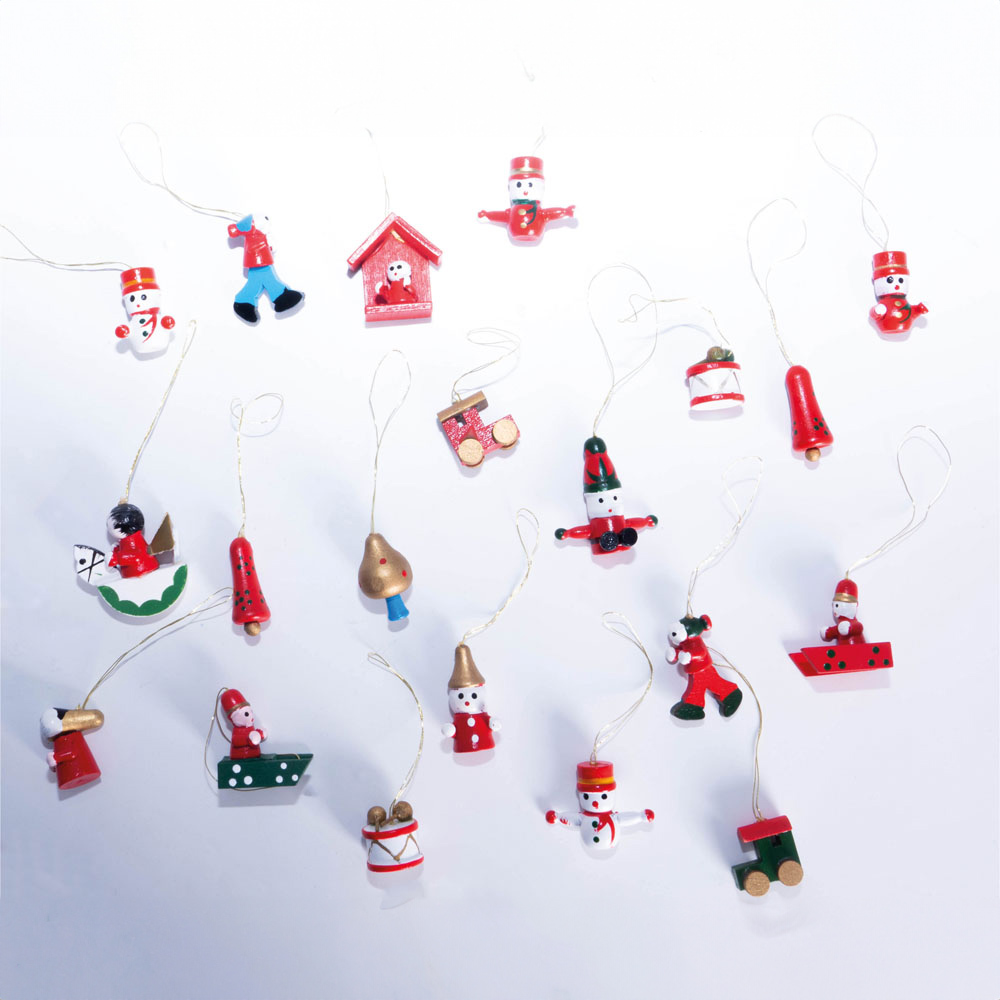 St Helens Wooden Christmas Hanging Ornaments 20 Pack Image 5