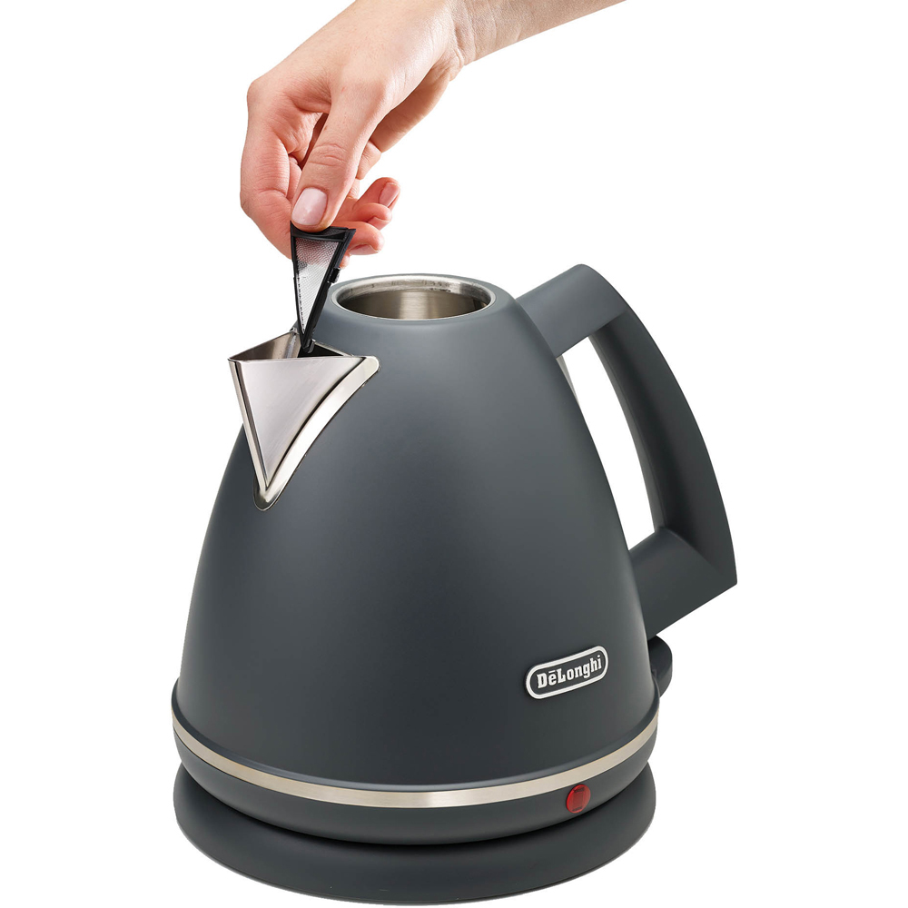 De'Longhi DL3025 Argento Silva Grey 1.7L Kettle 3000W Image 4