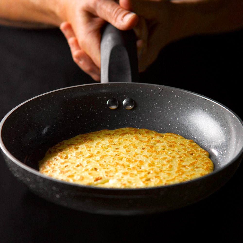 Tower Cerastone 32cm Black Forged Aluminium Non-Stick Frying Pan Image 5