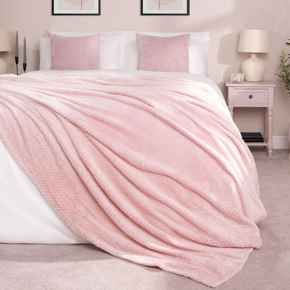 Dreamscene Luxury Blush Pink Honeycomb Mink Waffle Throw 200 x 150cm Image 2
