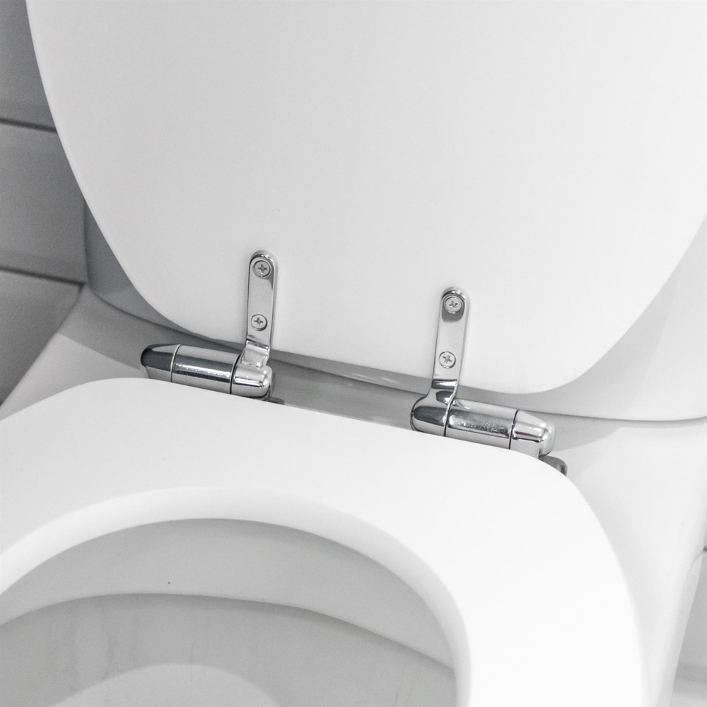 Harbour Housewares White Soft Close Round Wooden Toilet Seat Image 4