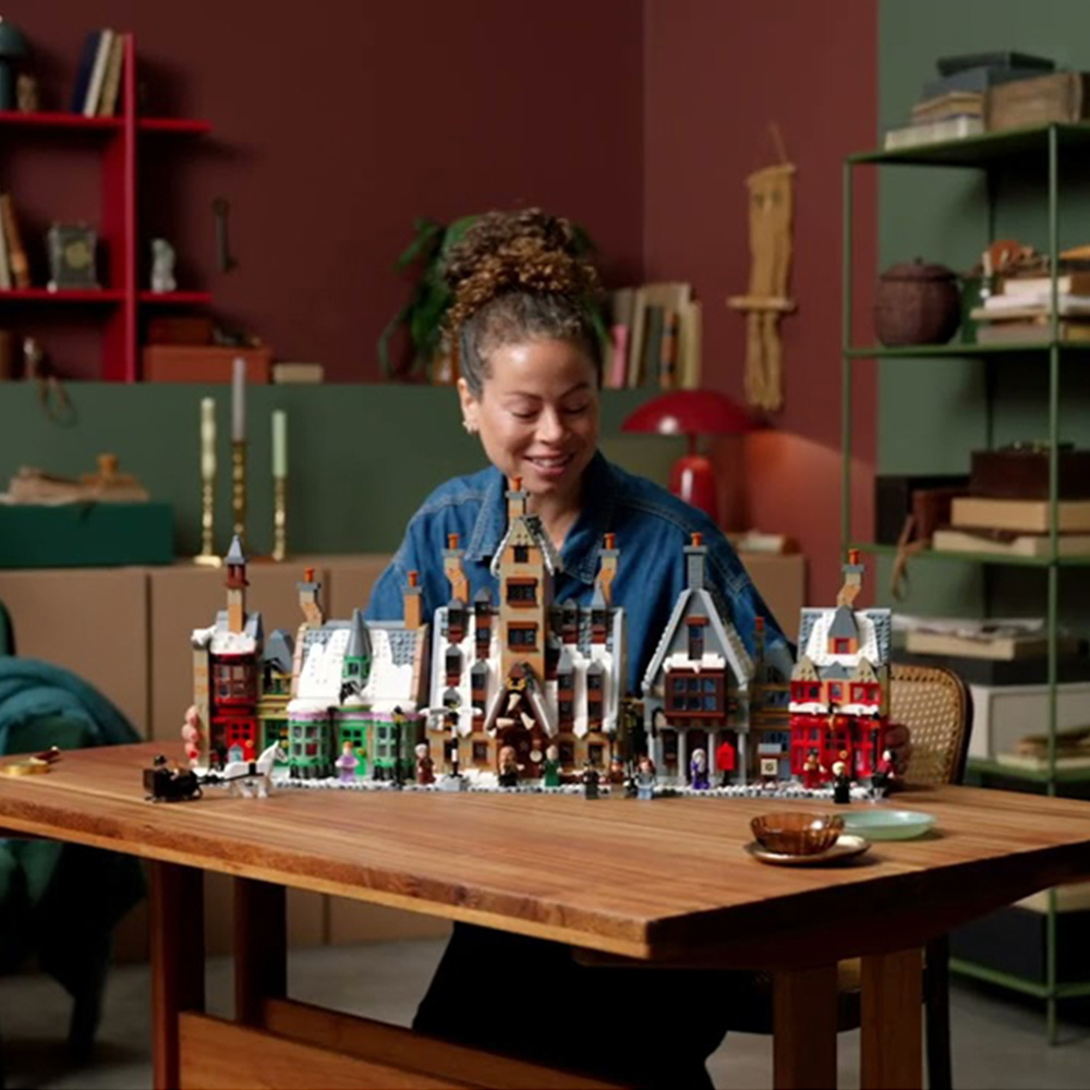 LEGO Harry Potter 76457 Village of Hogsmeade Collector's Edition Image 2