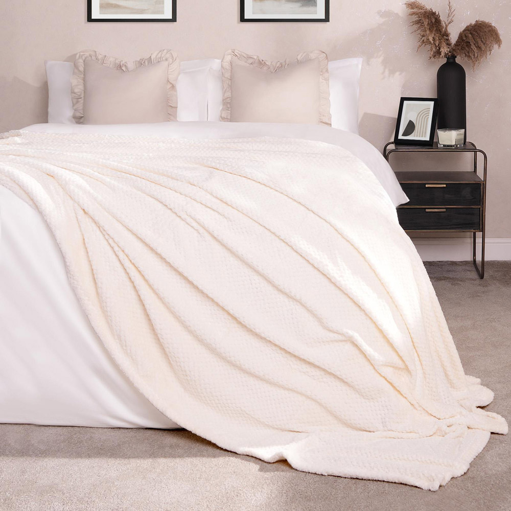 Dreamscene Luxury Cream Honeycomb Mink Waffle Throw 240 x 200cm Image 2