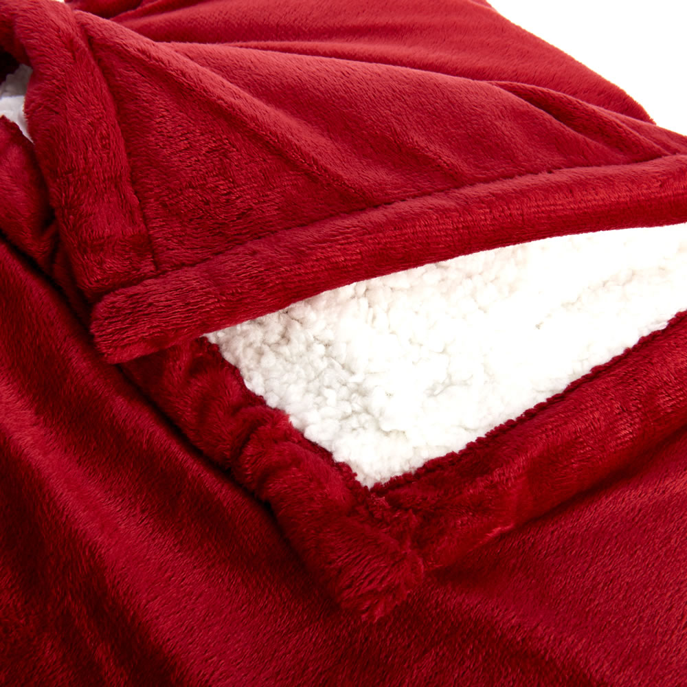 Wilko Red Reversible Sherpa Fleece Throw 150 x 180cm Wilko