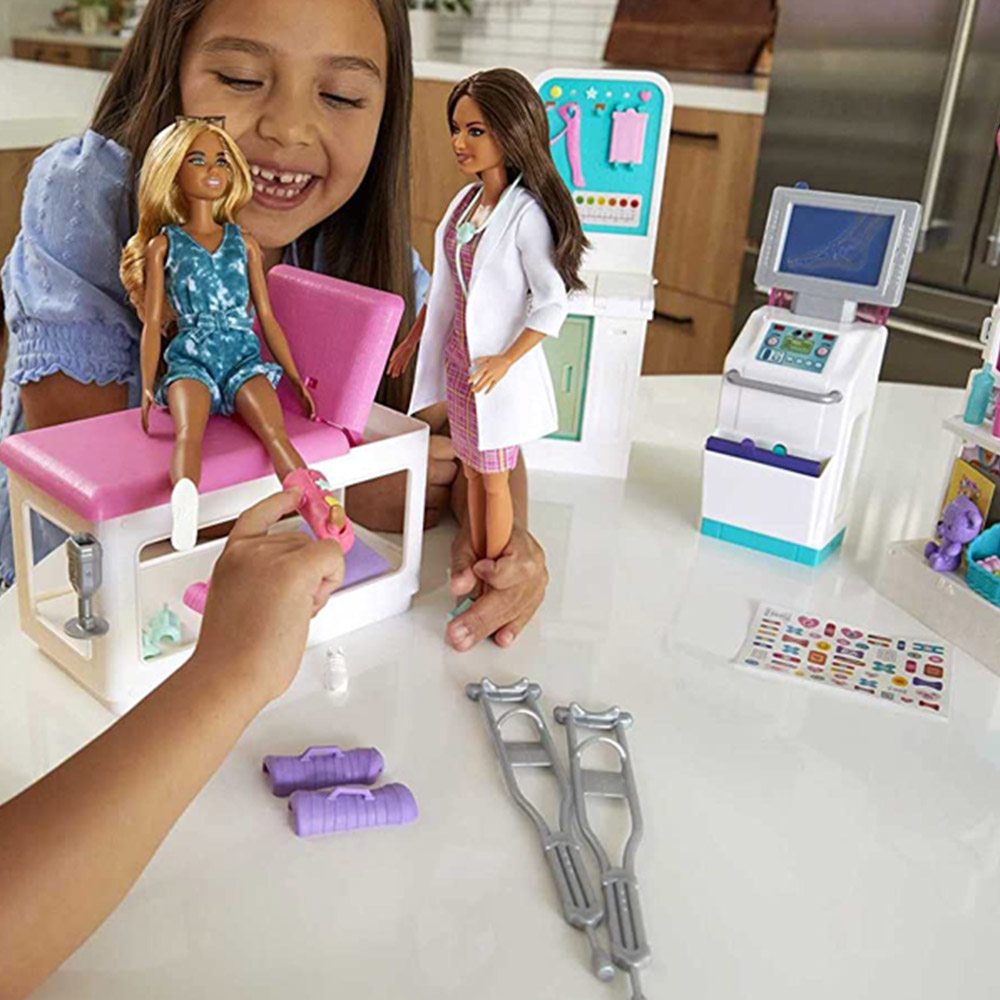 Barbie Fast Cast Clinic Doll Playset Image 2