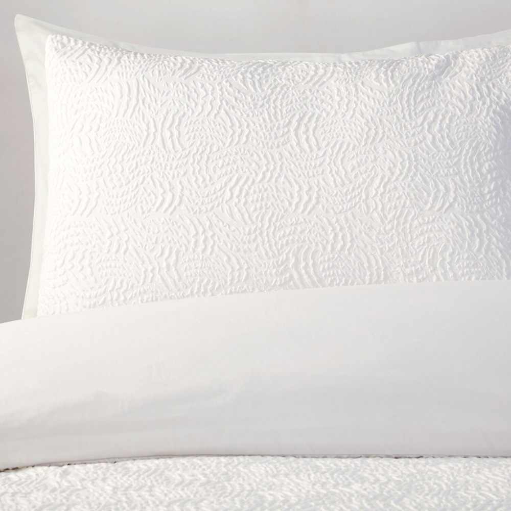 Halcyon Embossed Duvet Set White Superking Image 3