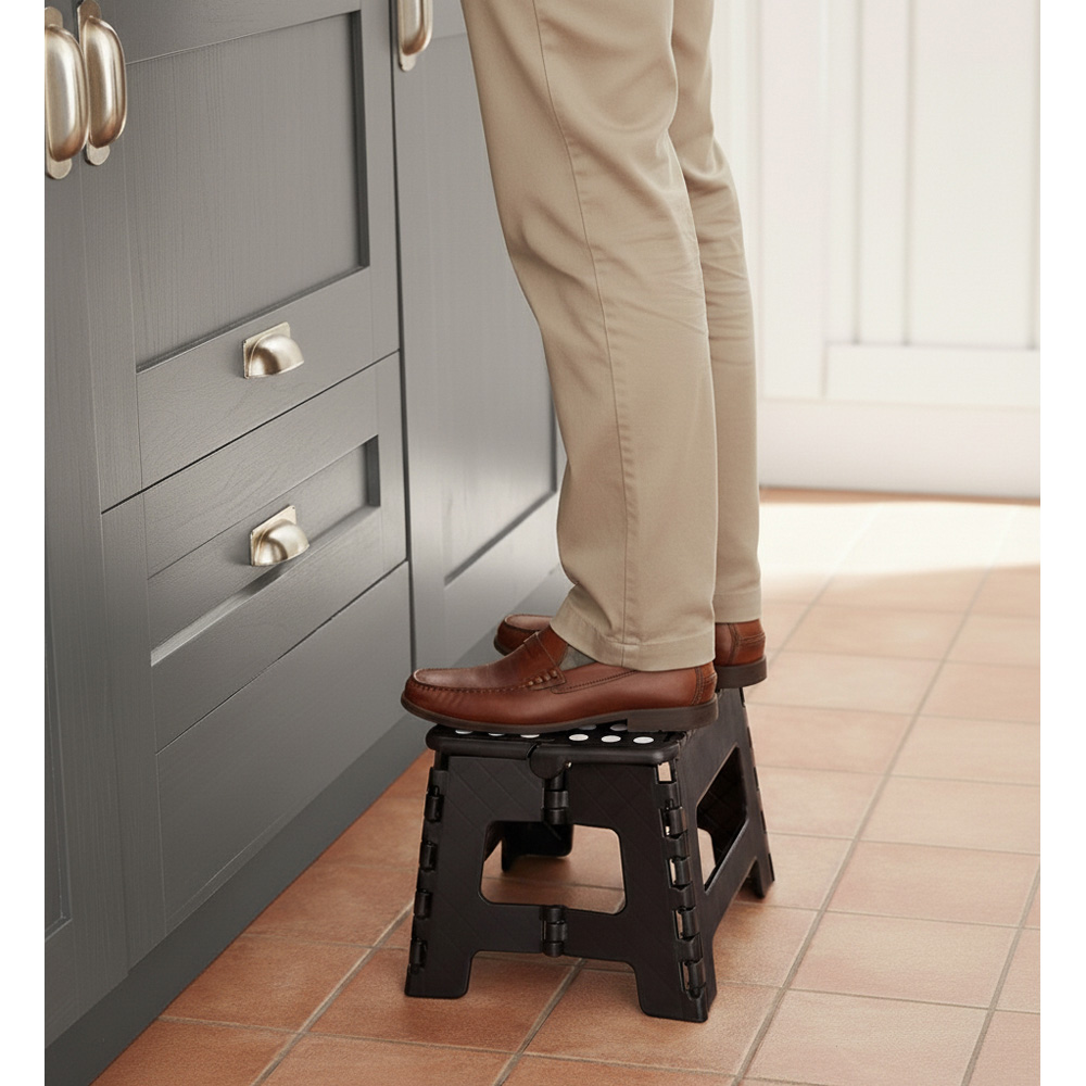 Avilo Foldable Lightweight Step Stool with Handle Image 5