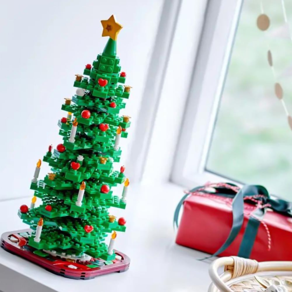 LEGO 40573 Christmas Tree Building Kit Image 4