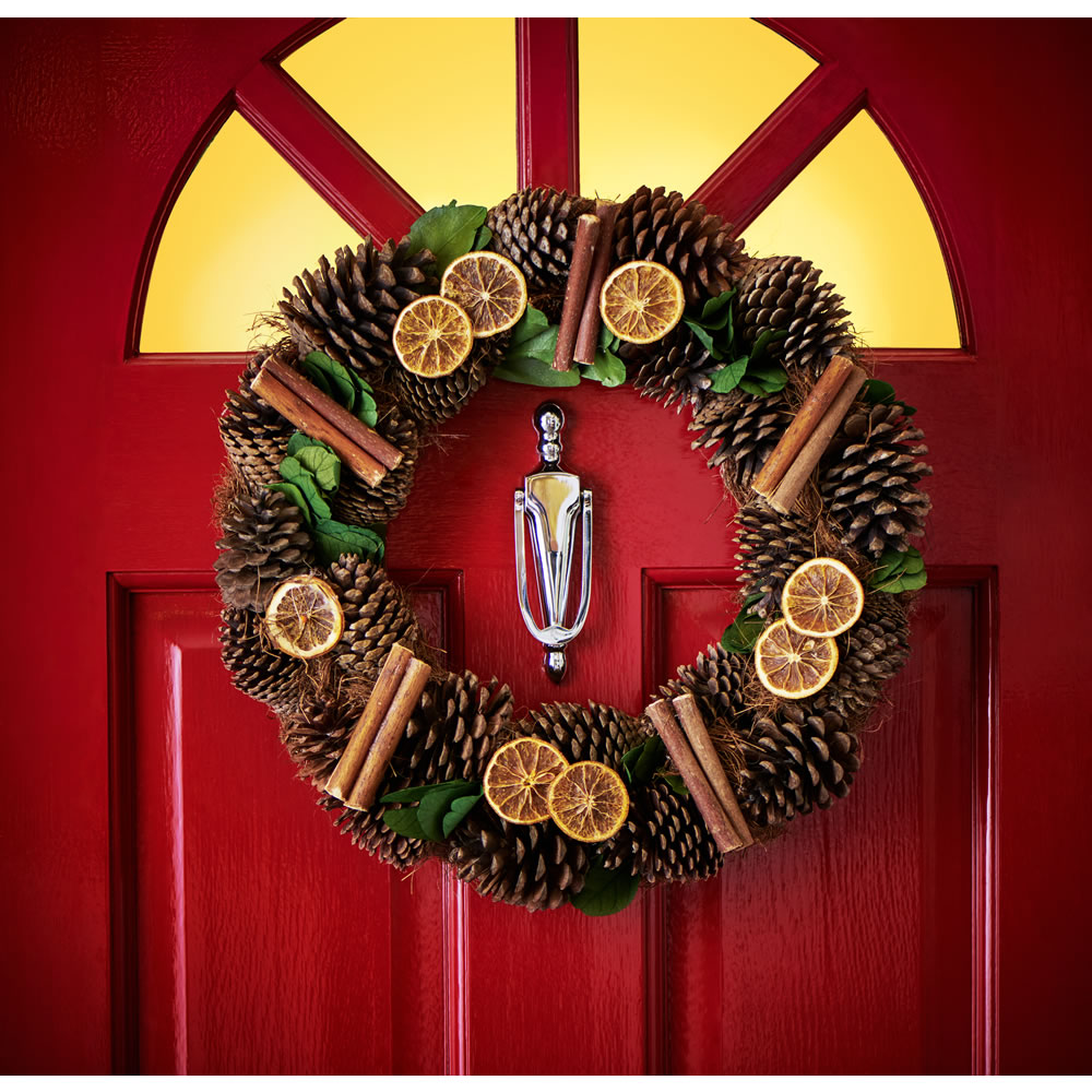 Wilko 45cm Country Christmas Wreath with Pine Cones, Oranges and Cinnamon Image 2