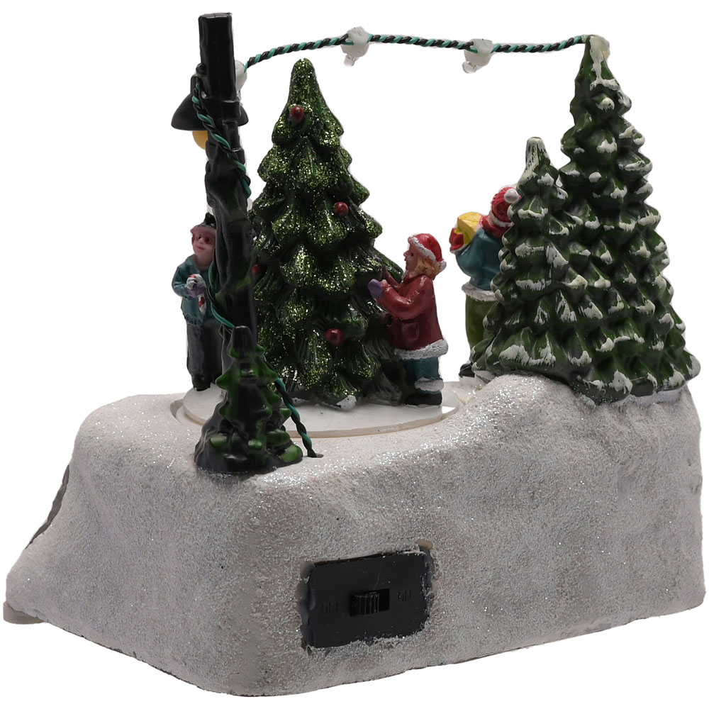 The Christmas Gift Co LED Snow Scene with Rotating Tree Image 5