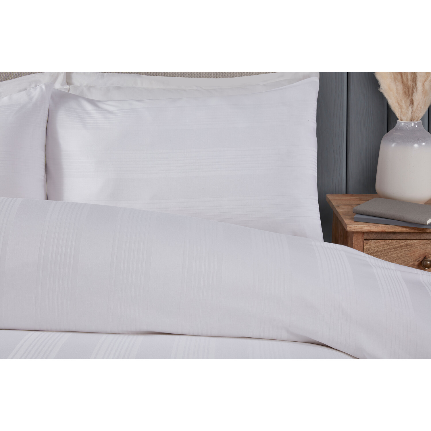 Islington Stripe Sateen Duvet Cover and Pillowcase Set - White / Superking Image 3