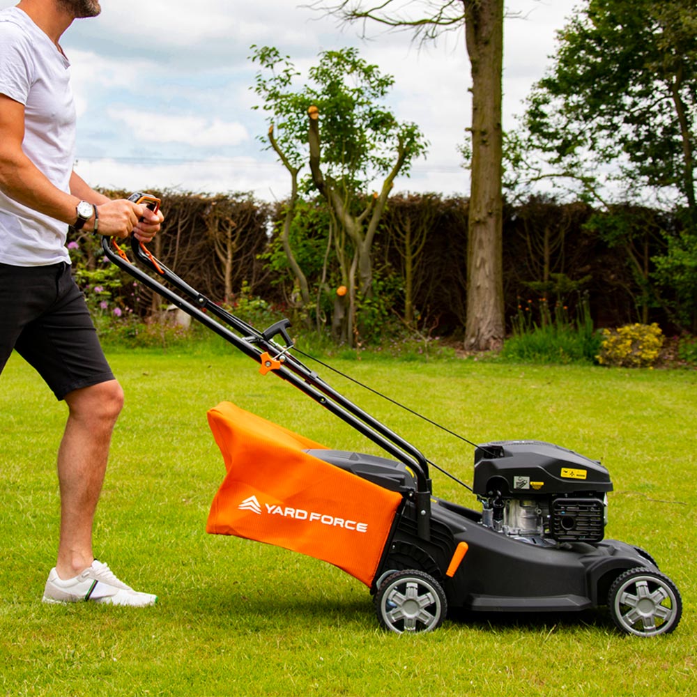 Yard Force GM B40 40cm Hand Push Petrol Mower Image 7