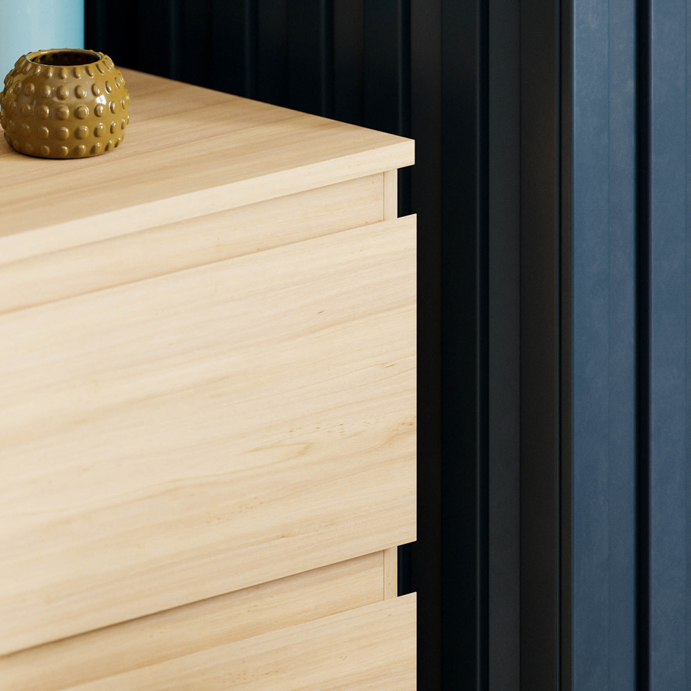 Vida Designs Denver 8 Drawer Pine Chest of Drawers Image 4