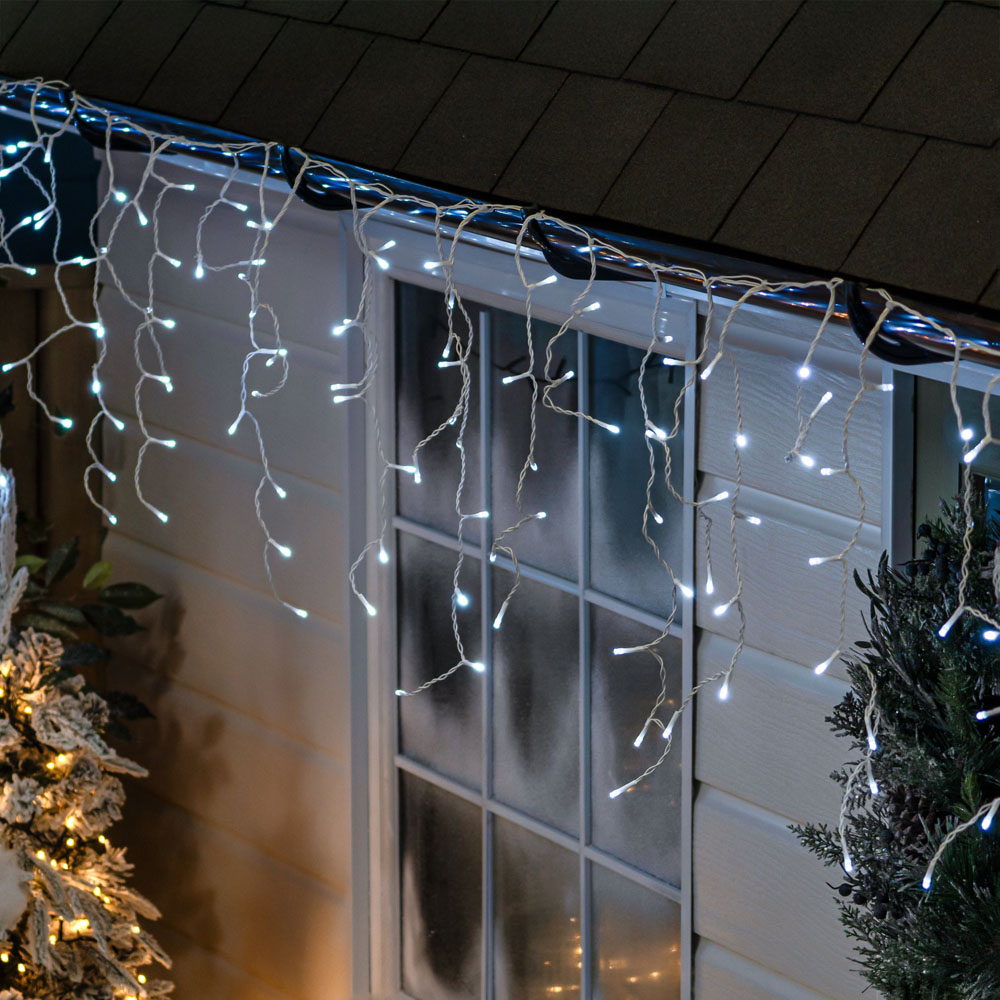 The Christmas Centre 700 Twinkling LED White Cable Icicle Light 29.85m Image 1