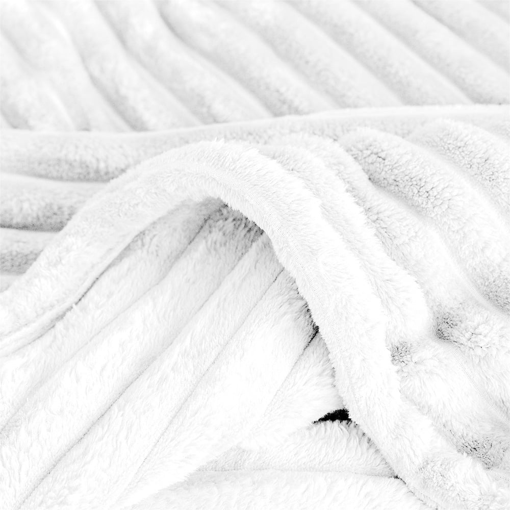 Velosso Bellissima White Plush Throw 150 x 200cm Image 4