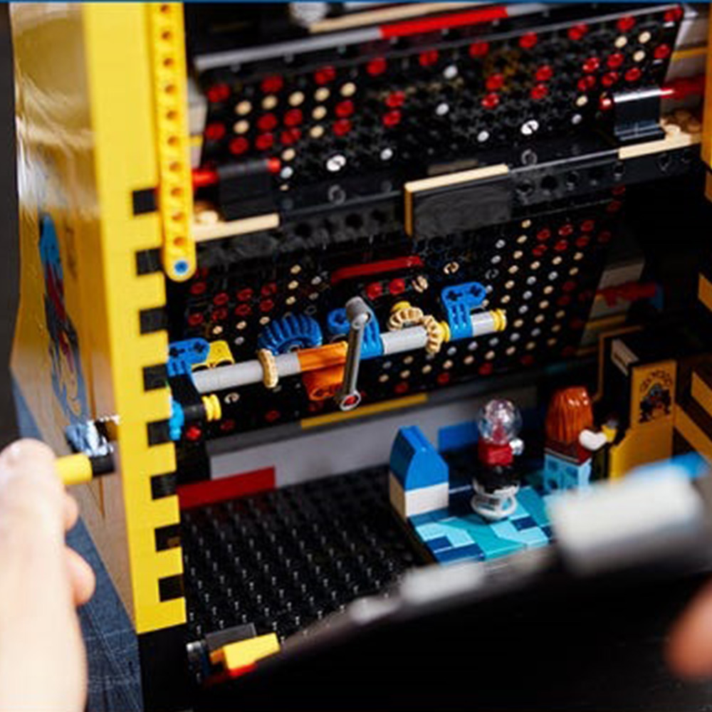 LEGO 10323 Icons Pac Man Arcade Machine Set Image 8