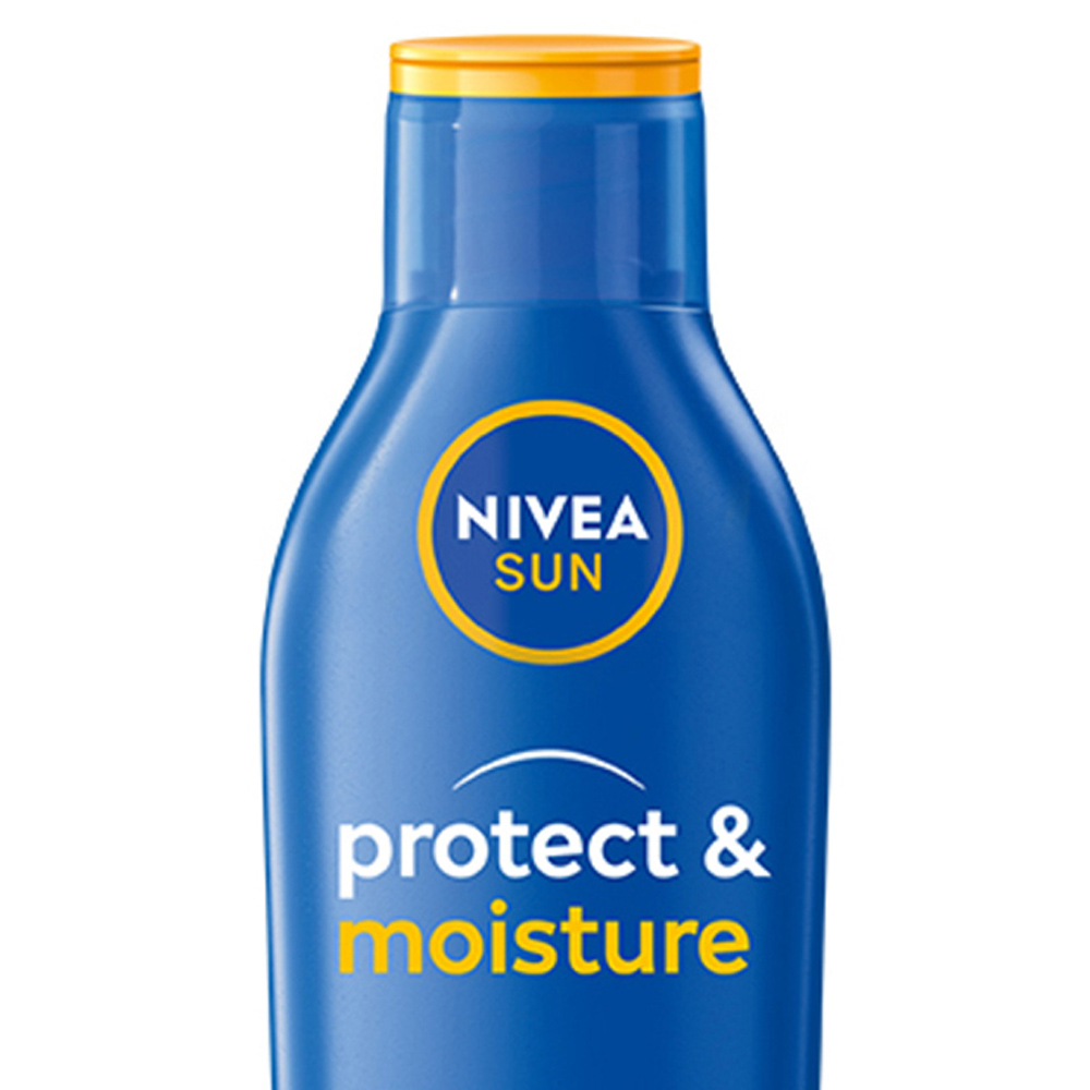 Nivea Sun Protect and Moisture Sun Cream Lotion SPF15 200ml Image 2