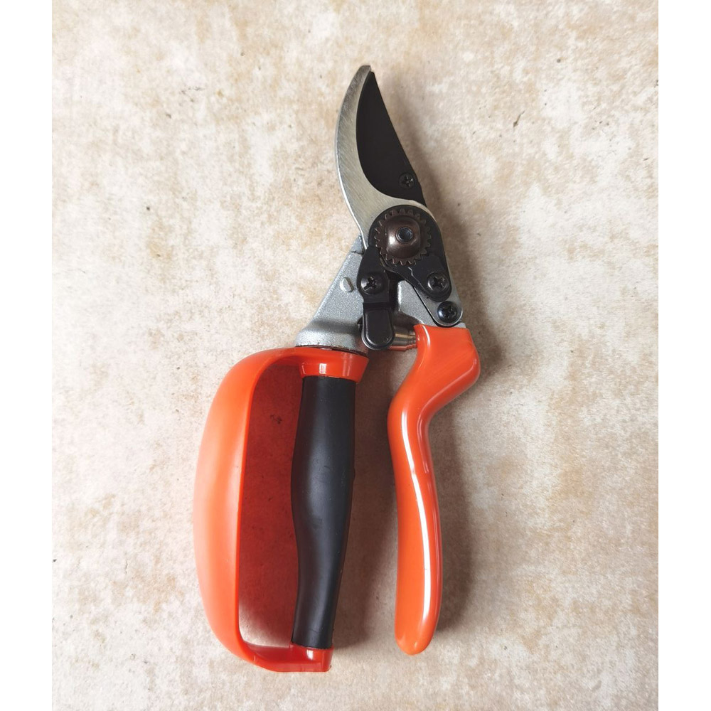 Avilo Carbon Steel Blades Ergonomic Pruner with Non-Slip Handles and Safety Lock  Image 6