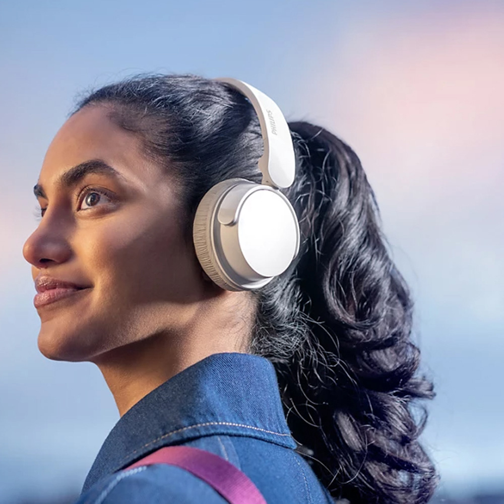 Philips 4000 Series TAH4209 White On-Ear Wireless BT Headphones Image 2