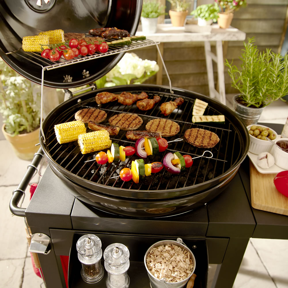 Wilko BBQ Kettle Grill Cart 56cm Red Wilko