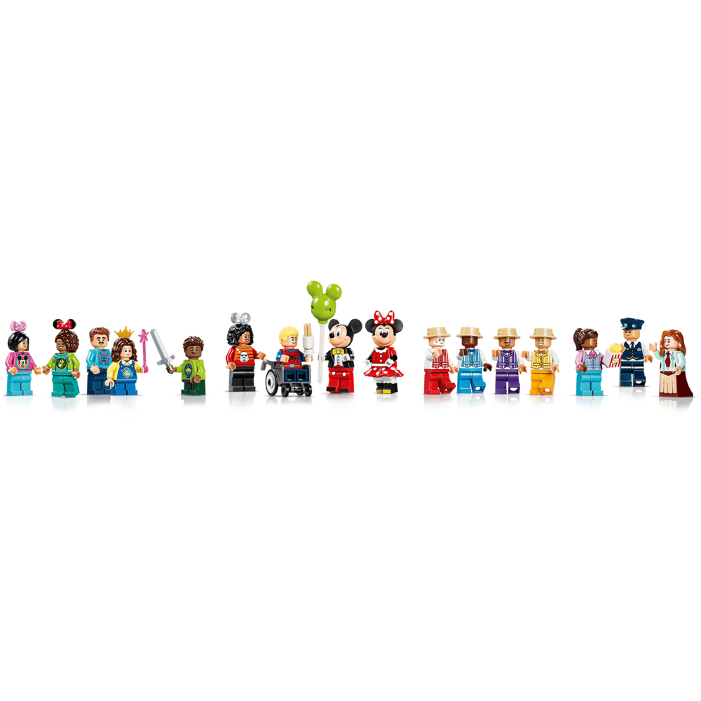 LEGO Disney 43302 Main Street U.S.A. Set 3899 Piece Image 4