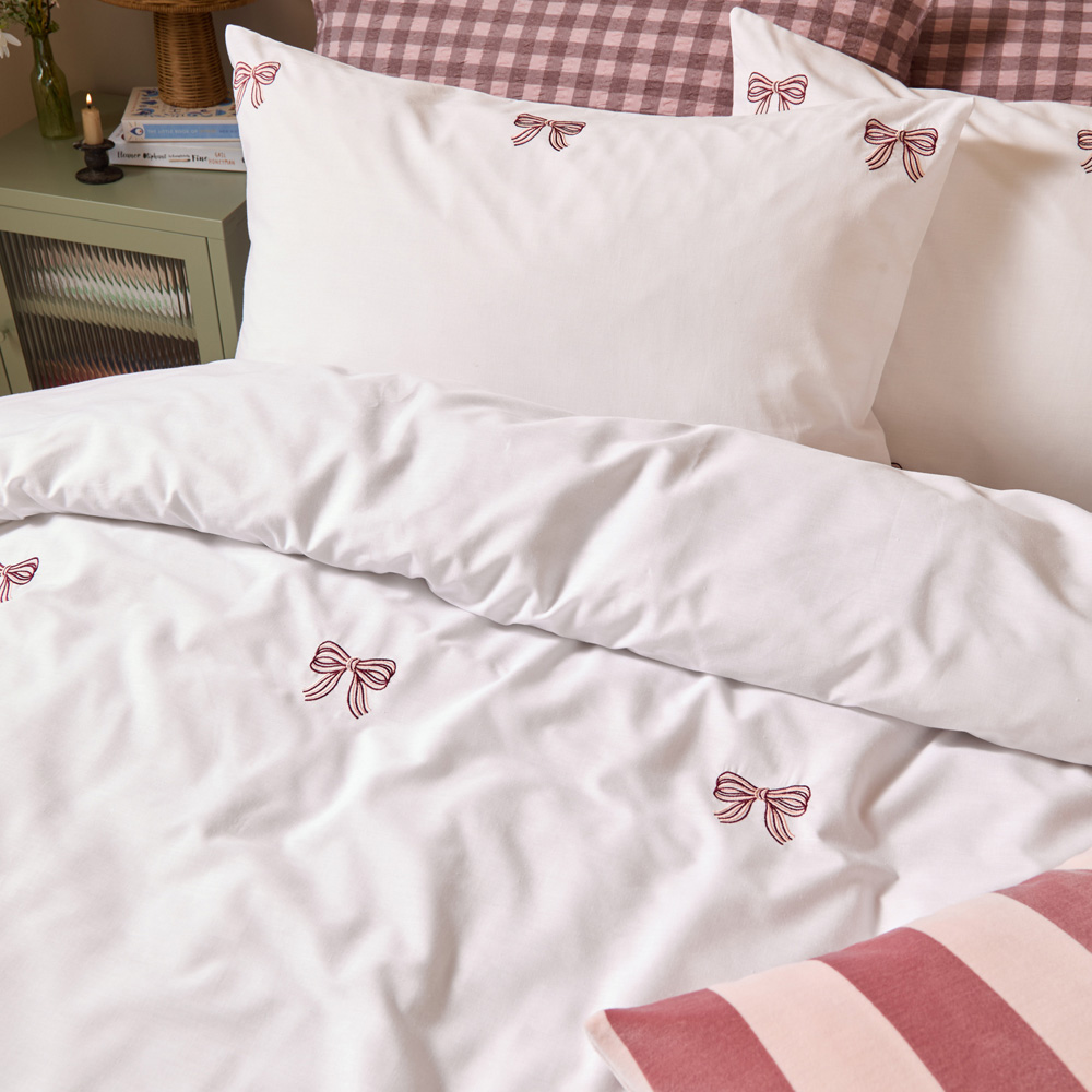 Furn Christmas King Size Burgundy and Pink Embroidered Bows Duvet Cover Set Image 2