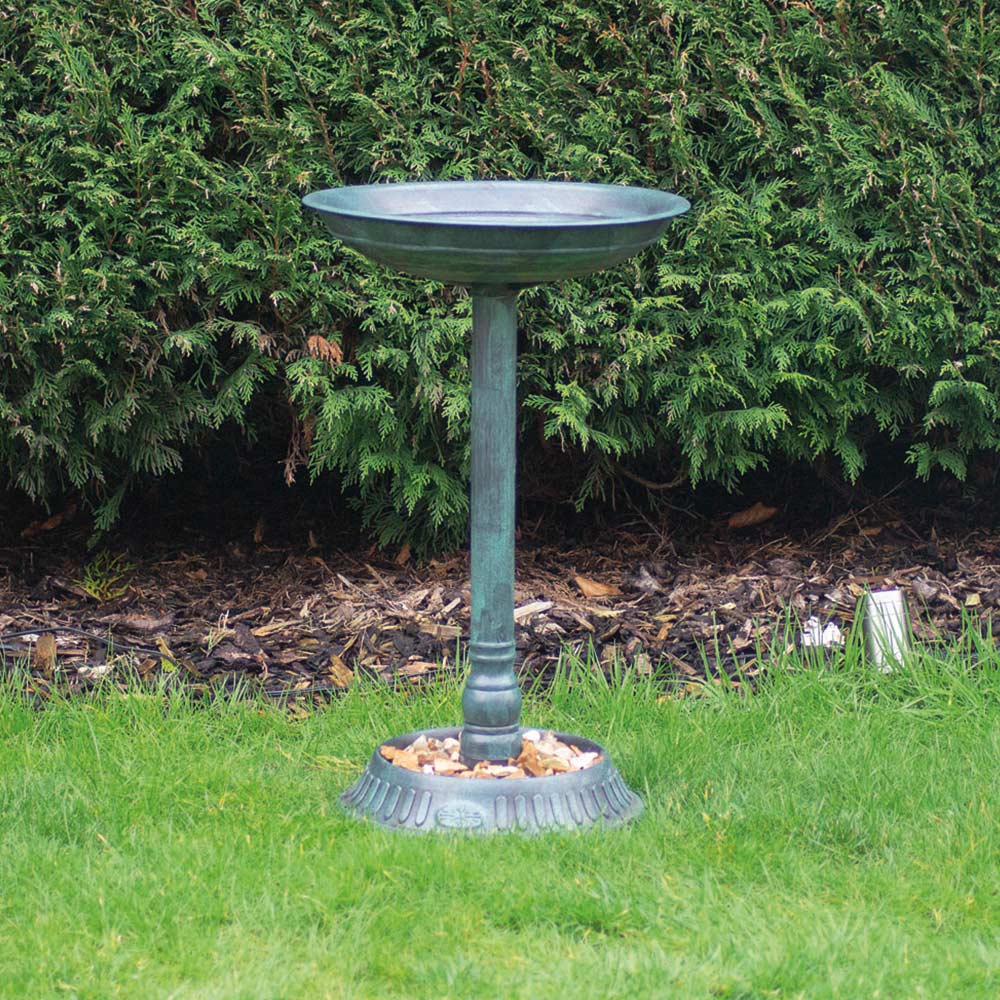 St Helens Standing Pedestal Bird Bath Image 2