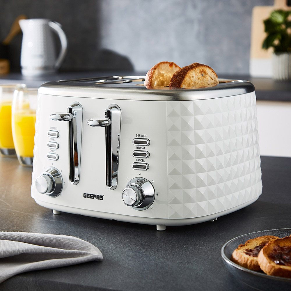 Geepas GBT36552UK-WT White Argyle 4 Slice Toaster 1750W Image 2