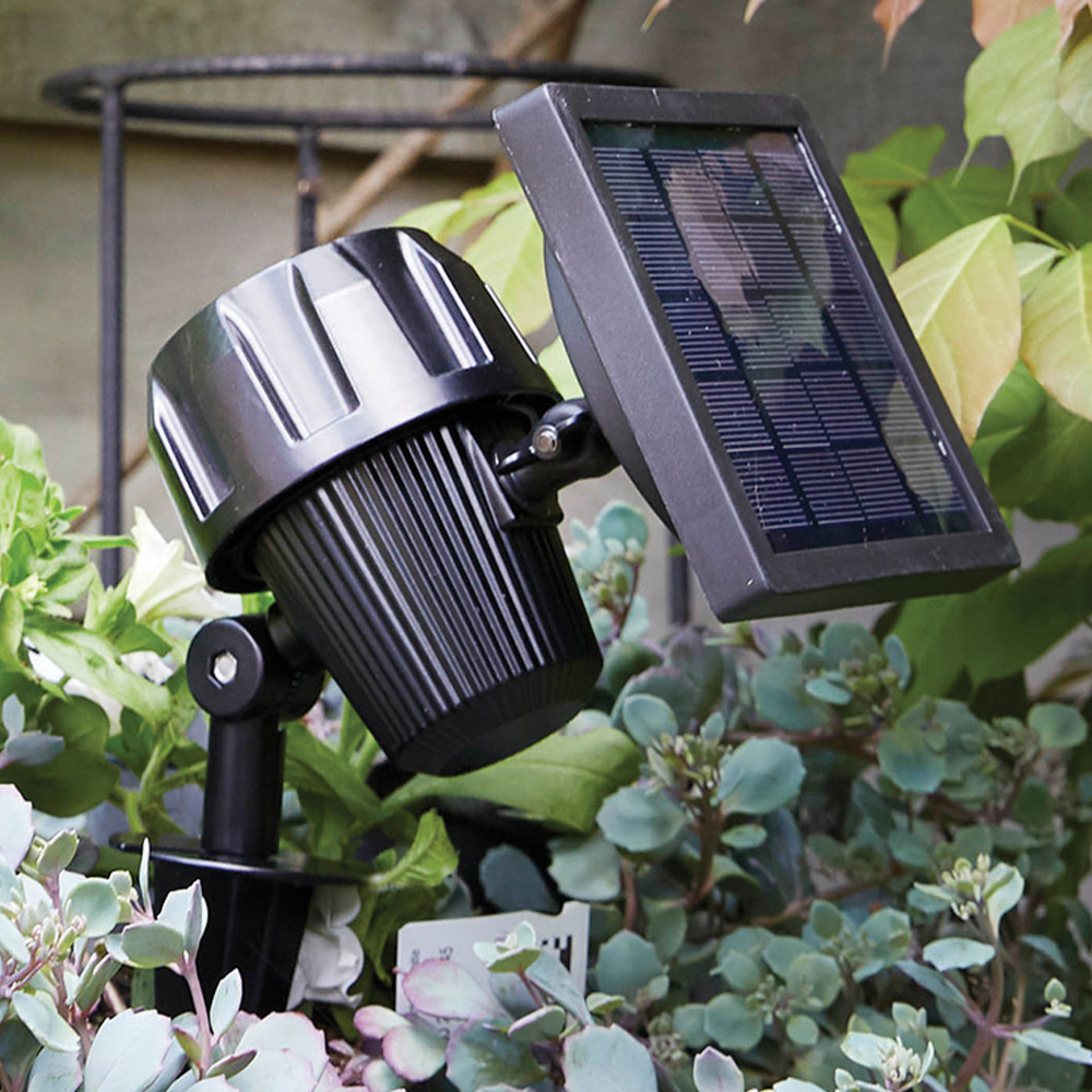 Luxform Global Lupi LED Intelligent Solar Spike Light Image 2