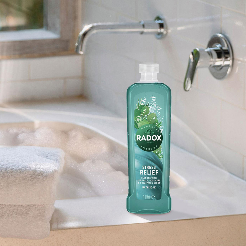 Radox Mineral Therapy Rosemary and Eucalyptus Scent Stress Relief Bath Soak 1L 6 Pack Image 2