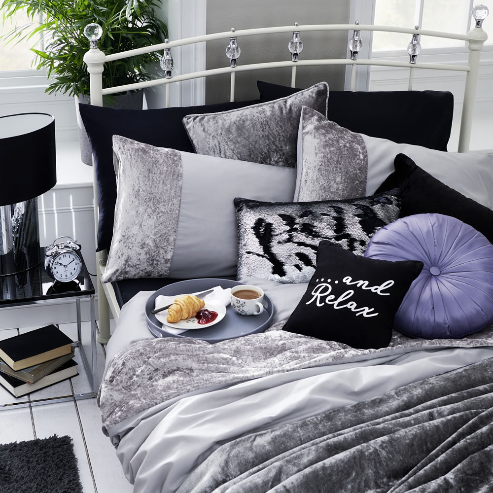 Wilko Crushed Velvet Effect Silver Easy Care Double Duvet Set Image 4