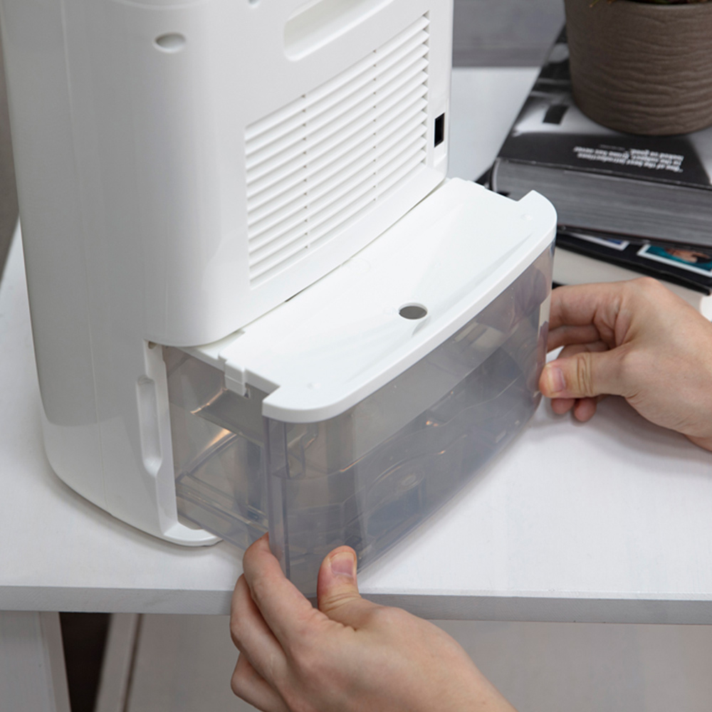 Black & Decker 2 in 1 Dehumidifier & Air Purifier 2L Wilko