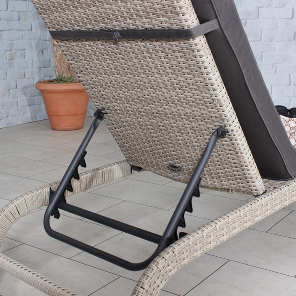 Royalcraft Lisbon Rattan Sunlounger Image 7