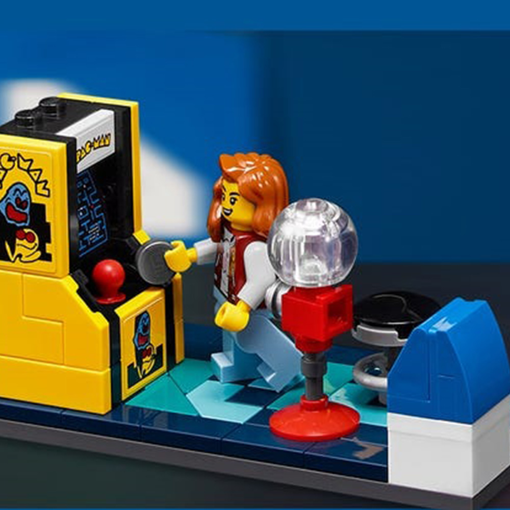 LEGO 10323 Icons Pac Man Arcade Machine Set Image 4