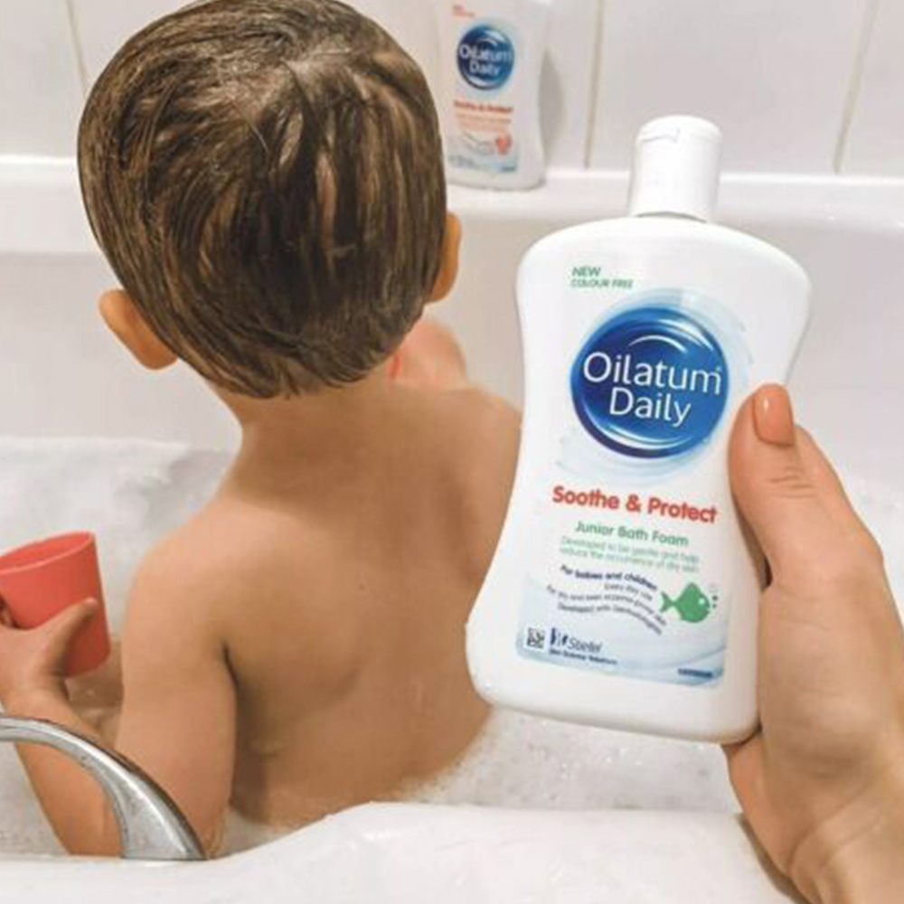Oilatum Daily Soothe and Protect Junior Bath Foam 300ml Image 4