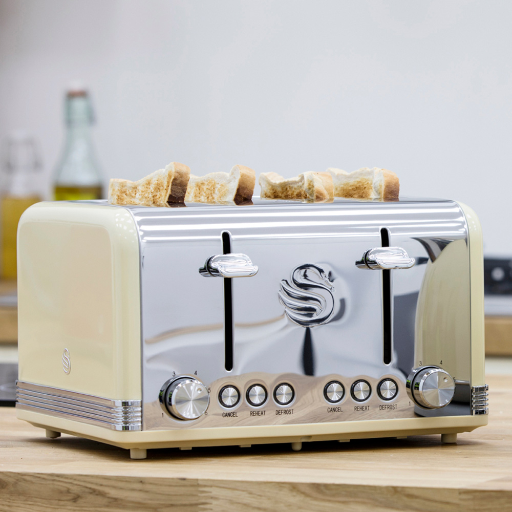 Swan ST19020CN Cream 4 Slice Retro Toaster Image 2