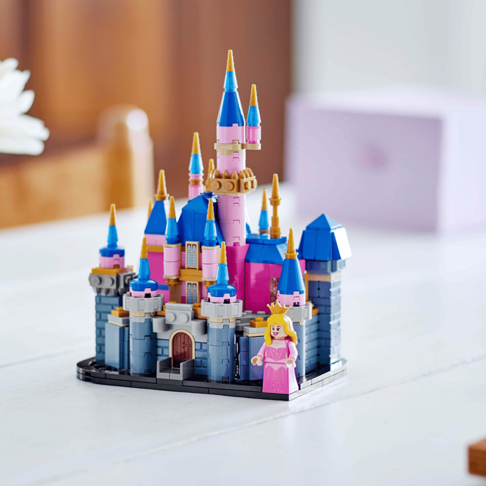 LEGO Disney 40720 Mini Disney Sleeping Beauty Castle Set 528 Piece Image 3