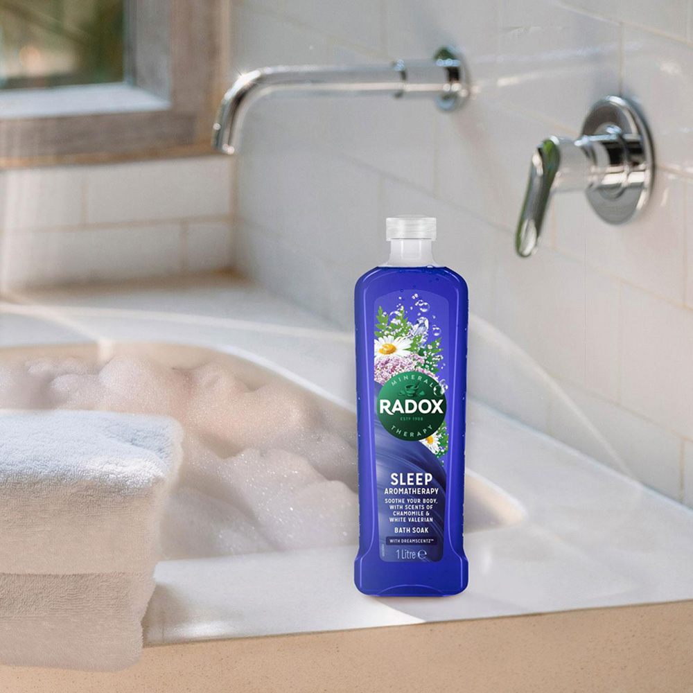 Radox Mineral Therapy Sleep Aromatherapy with Dream Scents Fragrance Bath Soak 1L 10 Pack Image 2