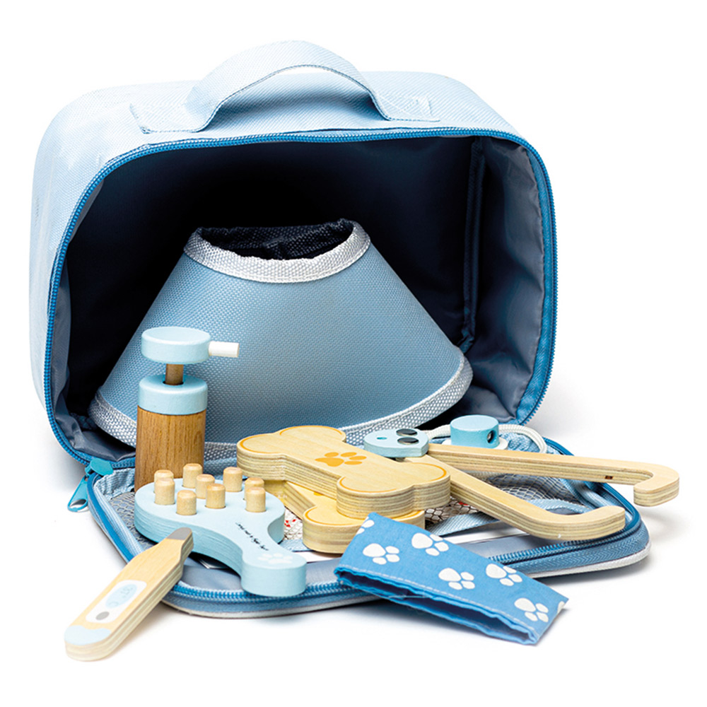 Bigjigs Toys Kids Wooden Veterinary Set Image 4