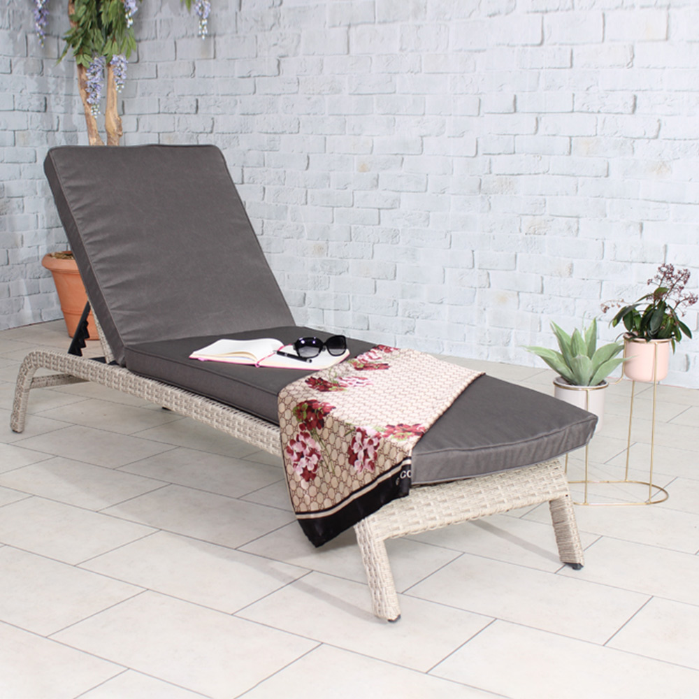 Royalcraft Lisbon Rattan Sunlounger Image 5