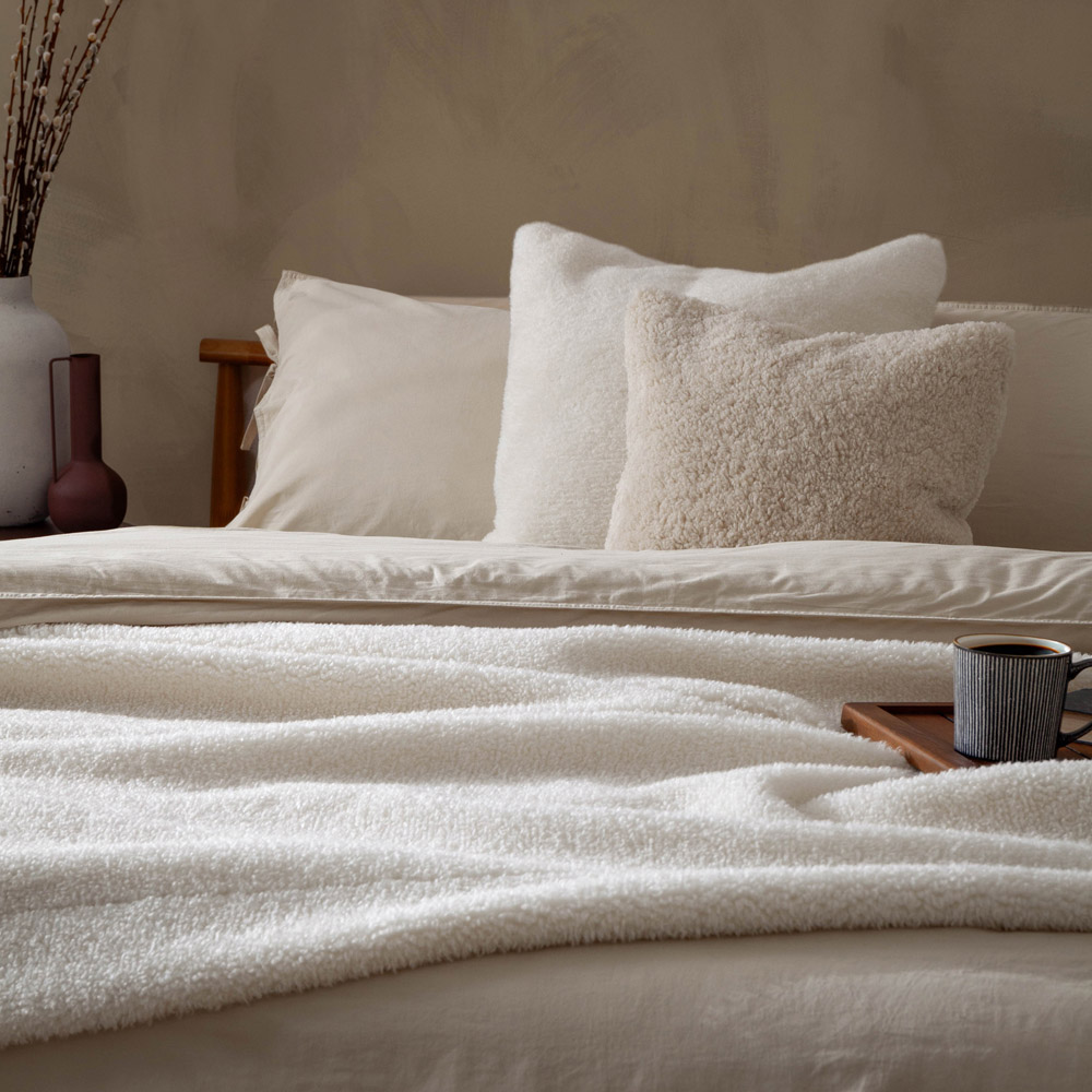 Yard Olann Ecru Shearling Fleece Throw Image 6