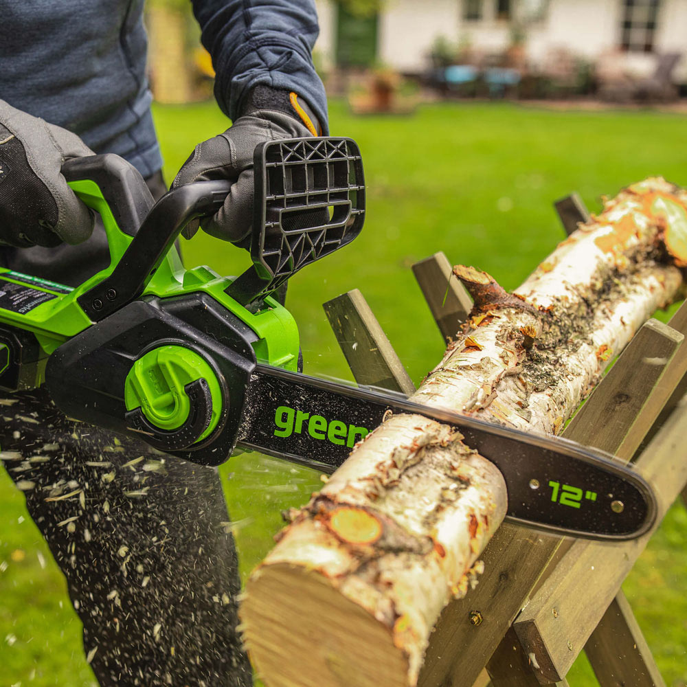 Greenworks 24V Cordless Brushless Chainsaw Kit with 4Ah Battery Image 2