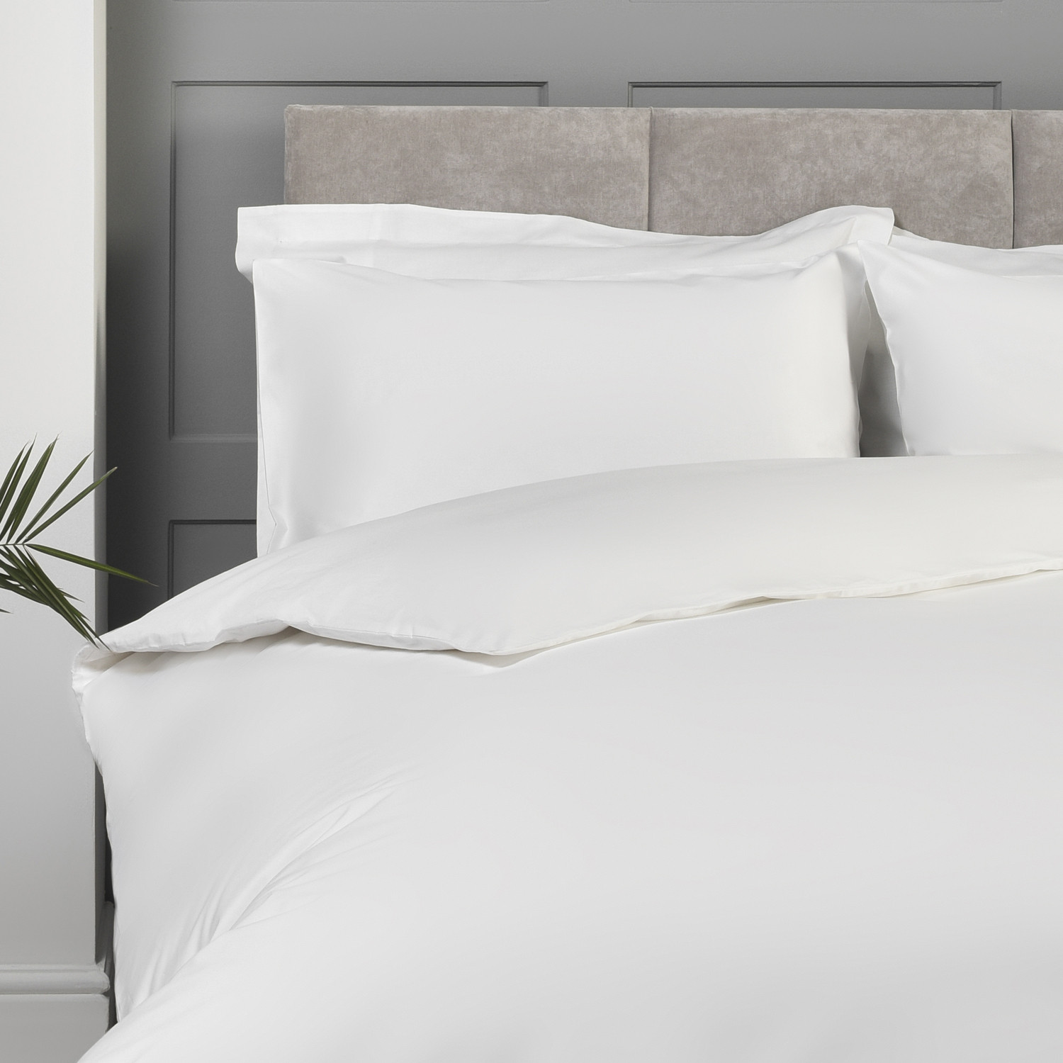 Divante Double White Luxe Cotton 400 Thread Count Duvet Cover and Pillowcase Set Image