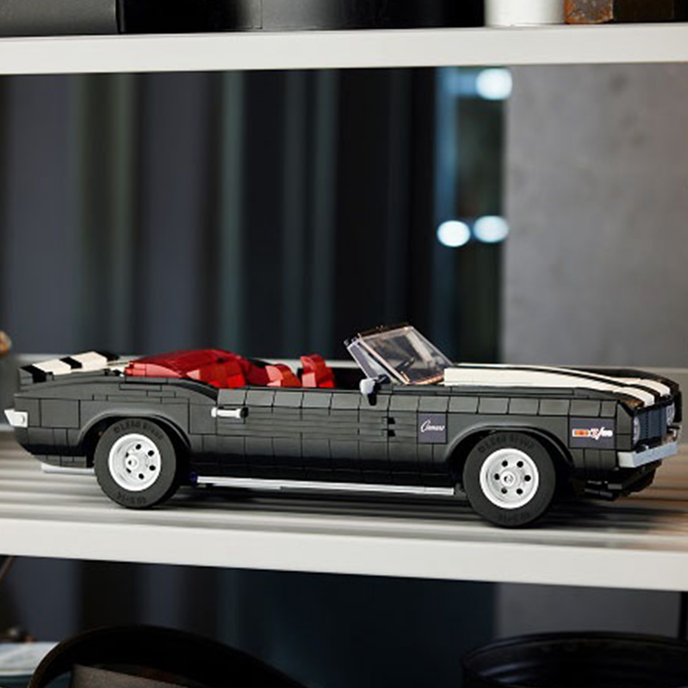 LEGO 10304 Chevrolet Camaro Z28 Image 3