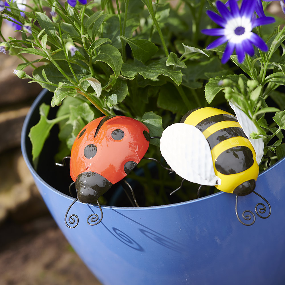 Single Wilko Garden Metal Wall Ornament Bee and Ladybird in Assorted styles Image 6