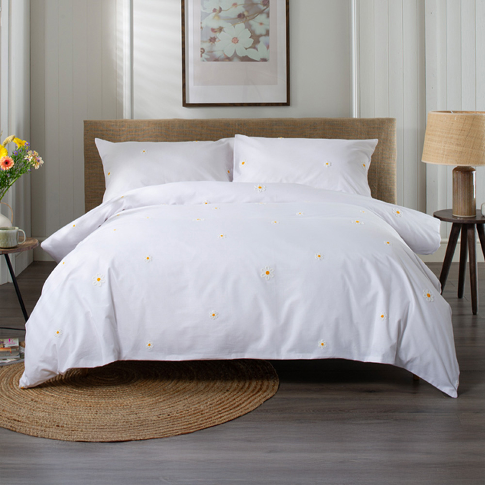 The Lyndon Company Tufted Daisy King Size White Duvet Set Image 1